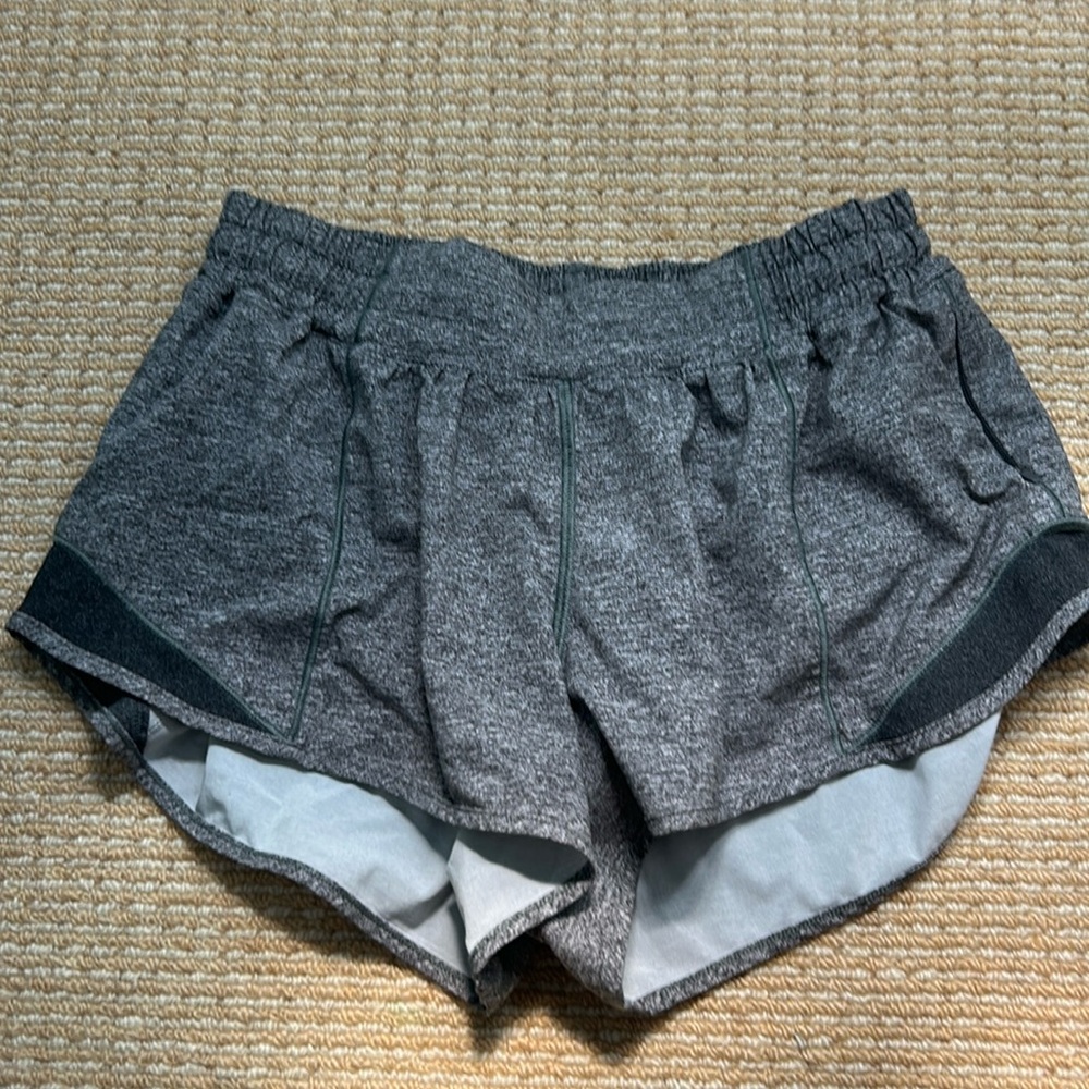 Lululemon hotty hot 2.5 shorts